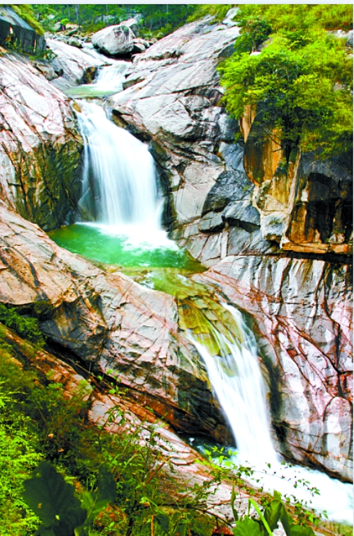 沙灘、狂歡、草裙舞，來(lái)五朵山體驗(yàn)激情夏日！