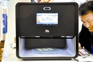 全球首款3D食品打印機亮相 7分鐘打印6塊餅干 全球首款3D食品打印機亮相 7分鐘打印6塊餅干