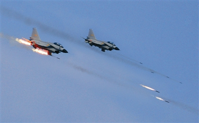 戰(zhàn)機對地攻擊。劉應華攝