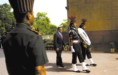 　　6日，帕內(nèi)塔在新德里。他在印度訪問時稱，美國愿意為印度提供最先進的武器