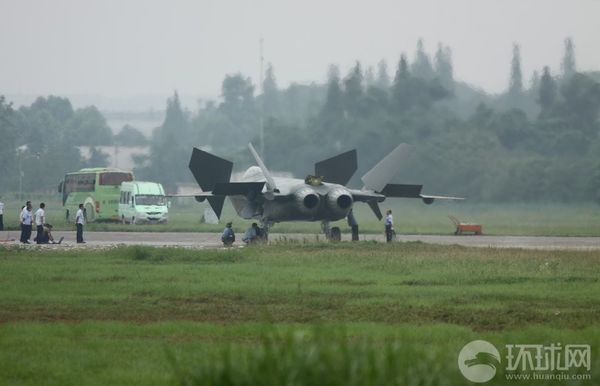 解放軍2002號殲20再現(xiàn)身 解放軍2002號殲20再現(xiàn)身