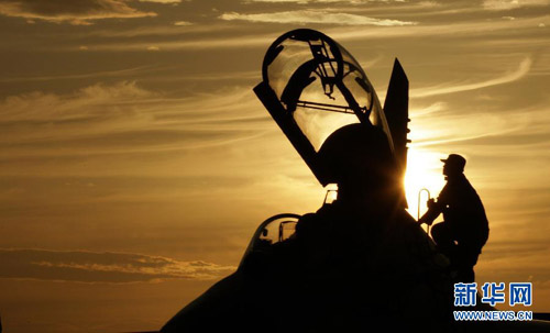 中國(guó)空軍在西北戈壁展開多機(jī)種聯(lián)合夜間對(duì)抗 中國(guó)空軍在西北戈壁展開多機(jī)種聯(lián)合夜間對(duì)抗