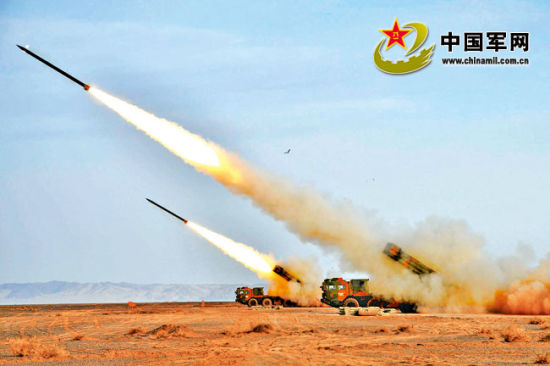 某新型火箭炮實(shí)施精確打擊。劉文峰攝