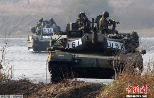 　資料圖：2011年11月2日，韓國軍隊在首爾東南100公里的驪州進行軍事演習。