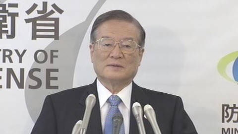 日本防衛(wèi)省森本敏16日上午出席記者會。 日本防衛(wèi)省森本敏16日上午出席記者會。