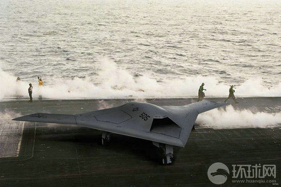 資料圖：X-47B無人機在林肯號航母上進行系統連接測試。