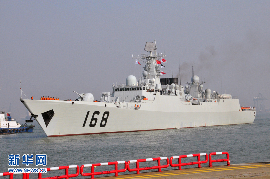 　25日15時(shí)，海軍南海艦隊(duì)“廣州”號(hào)驅(qū)逐艦駛?cè)霃V州南沙汽車碼頭
