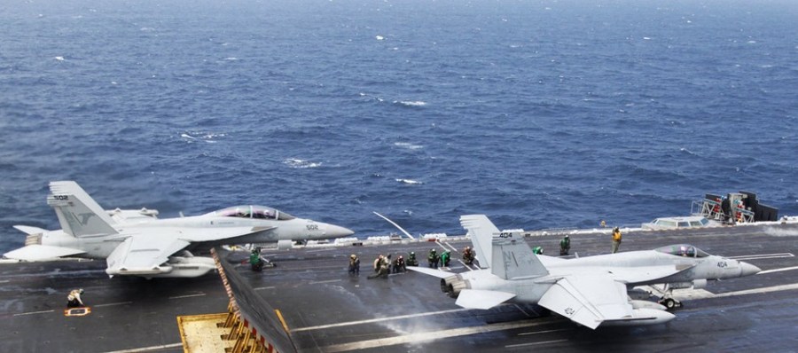 6月24日，美國和韓國在黃海海域舉行大規(guī)模海上聯(lián)合軍演。