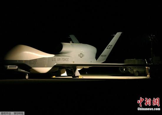 2006年2月17日，美國“全球鷹”RQ-4A無人機在秘密地點飛行。