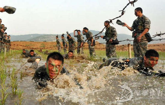 　資料圖：解放軍演練高強(qiáng)度特種作戰(zhàn)
