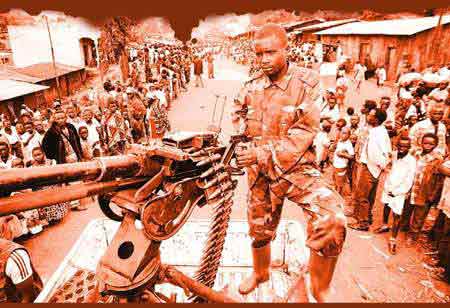 武裝組織士兵在“領(lǐng)地”巡邏。