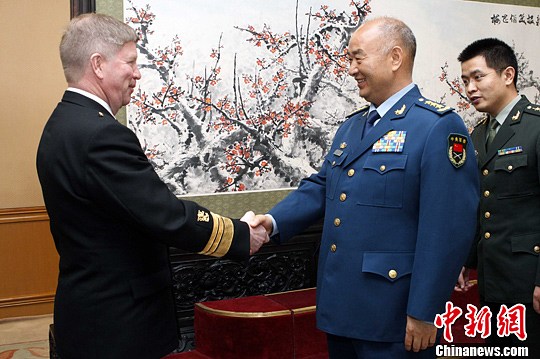 5月6日下午，中共中央軍委副主席許其亮空軍上將，在北京八一大樓會見來華進行正式友好訪問的芬蘭國防參謀長蘭尼科海軍中將一行。中新社發(fā) 宋吉河 攝