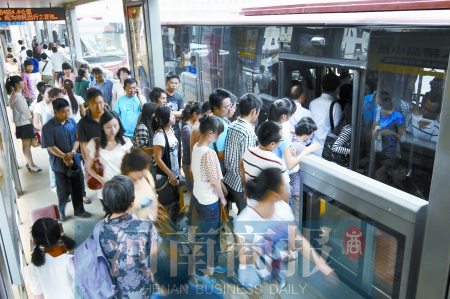 BRT已成為普通市民出行首選的交通工具 BRT已成為普通市民出行首選的交通工具