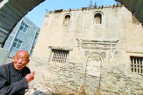 為保護(hù)古民宅，鄭州北四環(huán)繞開5米