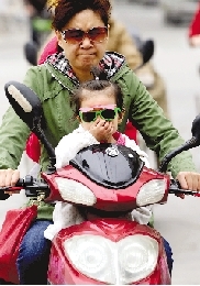 昨天清晨，文化宮路。 鄭州晚報(bào)記者 張翼飛 圖