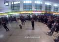 火車站候車大廳紅歌快閃迎國慶！百人互動，震撼現(xiàn)場嗨翻天！