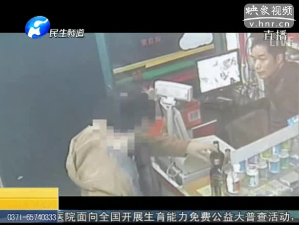 男子裝大款 專(zhuān)偷高檔煙