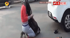 實拍洛陽街頭倆妙齡女因小剮蹭當(dāng)街互毆