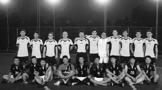 昨晚，東道主東方今報隊迎來了第二個比賽對手——財大數(shù)學(xué)隊