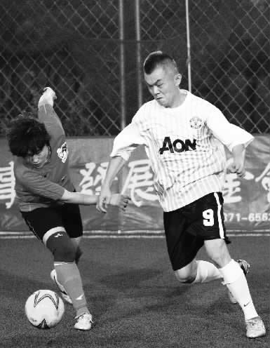 跟男人踢球，鏗鏘玫瑰們早已習慣