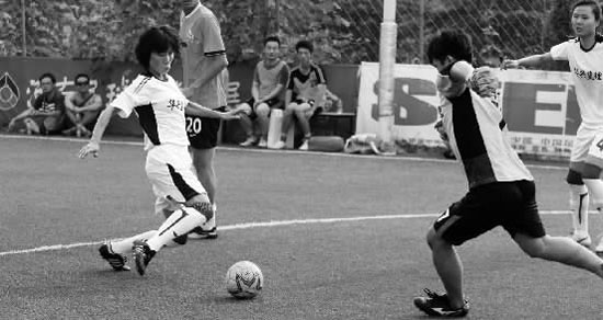 由中國(guó)女足曾經(jīng)的后防大將范運(yùn)杰領(lǐng)銜的運(yùn)之杰足球俱樂(lè)部，本場(chǎng)比賽可謂秀足高超腳法