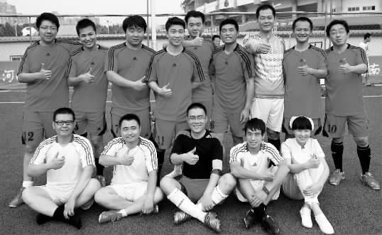 在首場比賽失利的情況下，“天使”們后來居上，昂首晉級