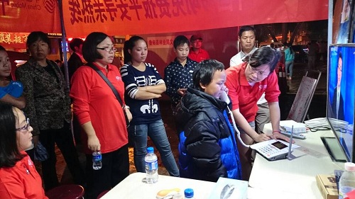 小男孩走失，移動(dòng)員工幫他們找 親人