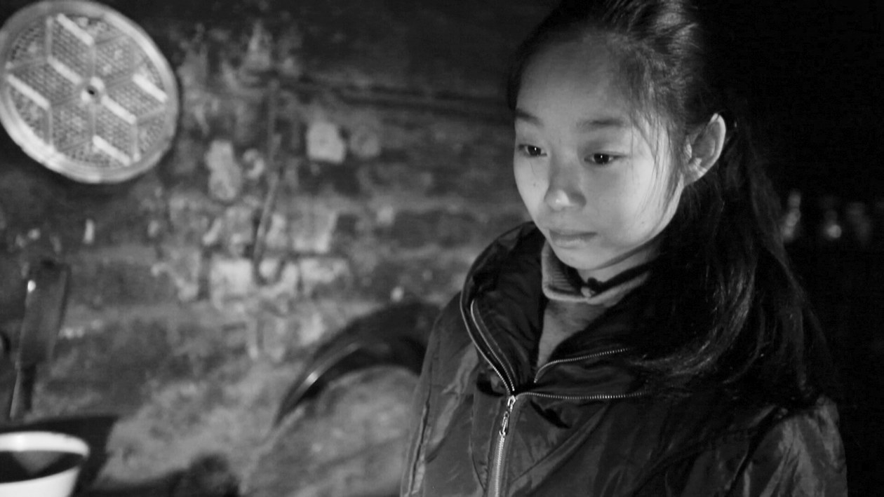 小倩倩家徒四壁，她渴望繼續(xù)讀書，改變家的現(xiàn)狀