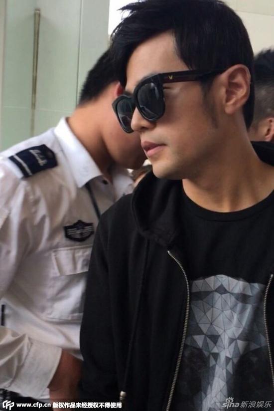 周杰倫攜孕妻機場遭圍堵 周杰倫攜孕妻機場遭圍堵