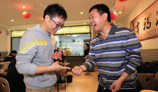 玩石頭剪刀布，于洋“秒殺”小飛