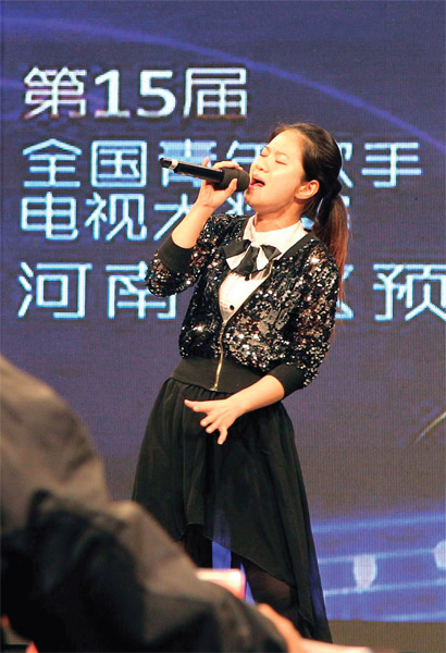 選手們演唱很賣力，要把最好的一面展現(xiàn)給評委