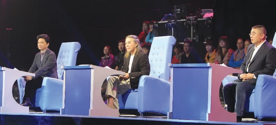 節(jié)目中，崔永元、蔡志忠、錢文忠 由左至右 三為成語先生妙語不斷