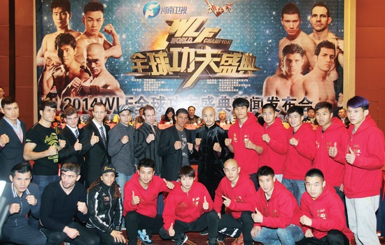 新聞發(fā)布會上，中外選手齊聚一堂。