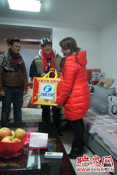 范軍、張竟達(dá)噓寒問暖送祝福