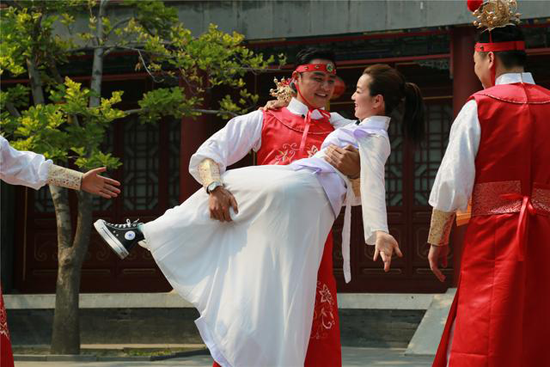 阿雅加盟明道公主抱表示歡迎 阿雅加盟明道公主抱表示歡迎