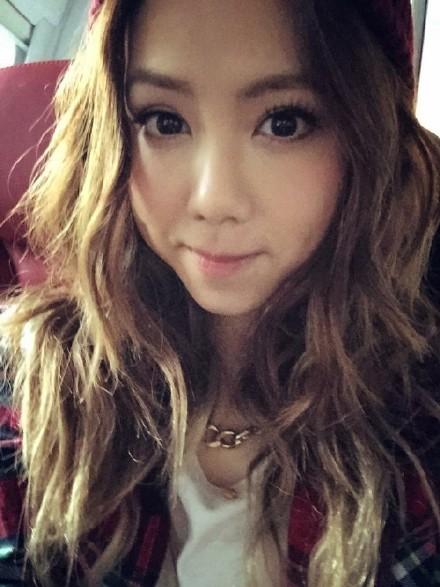 鄧紫棋懶理退出娛樂圈事件開心返港忙養(yǎng)生 鄧紫棋懶理退出娛樂圈事件開心返港忙養(yǎng)生