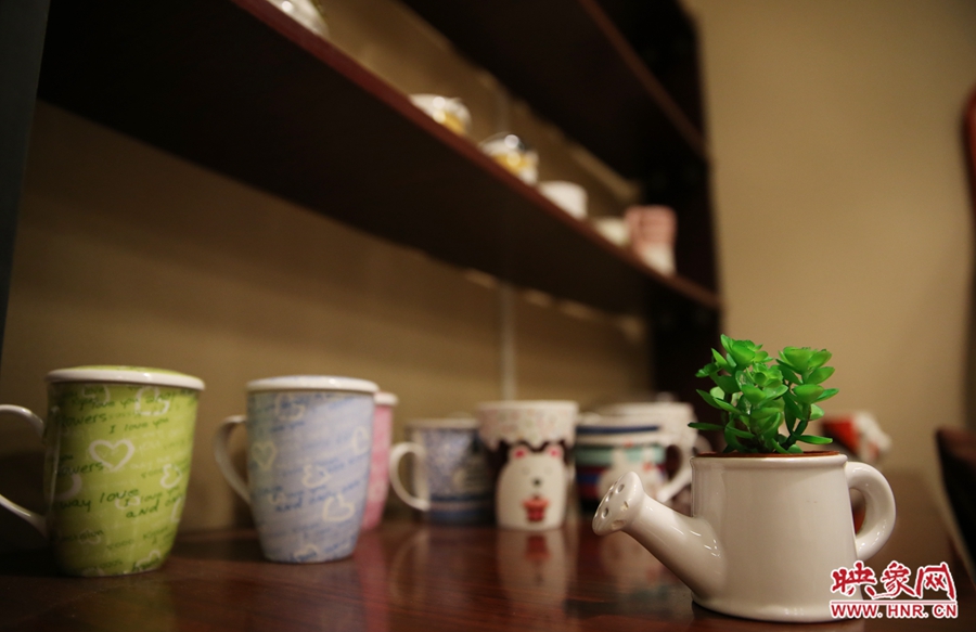 書店內(nèi)促銷用的杯子。