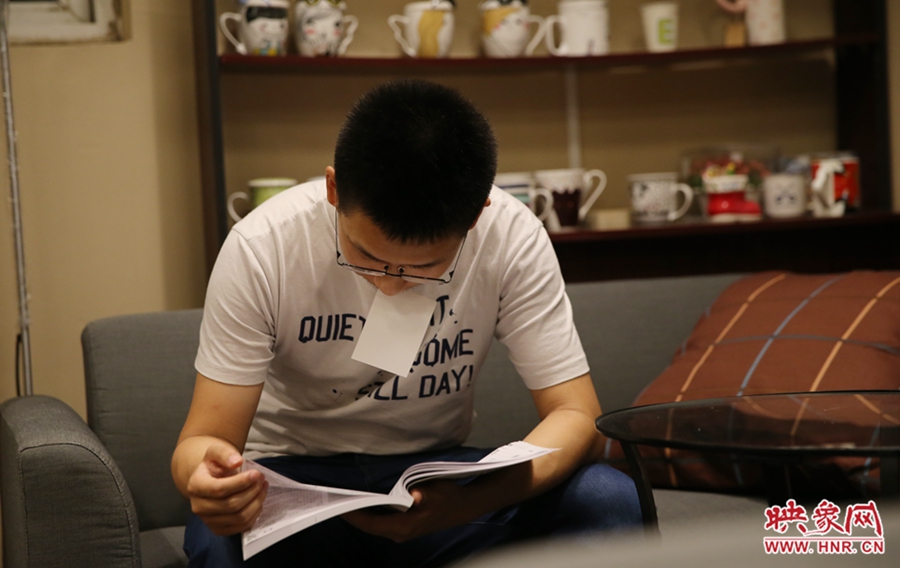 楊栗，22歲，某大學(xué)大三學(xué)生：喜歡這種看書的環(huán)境。