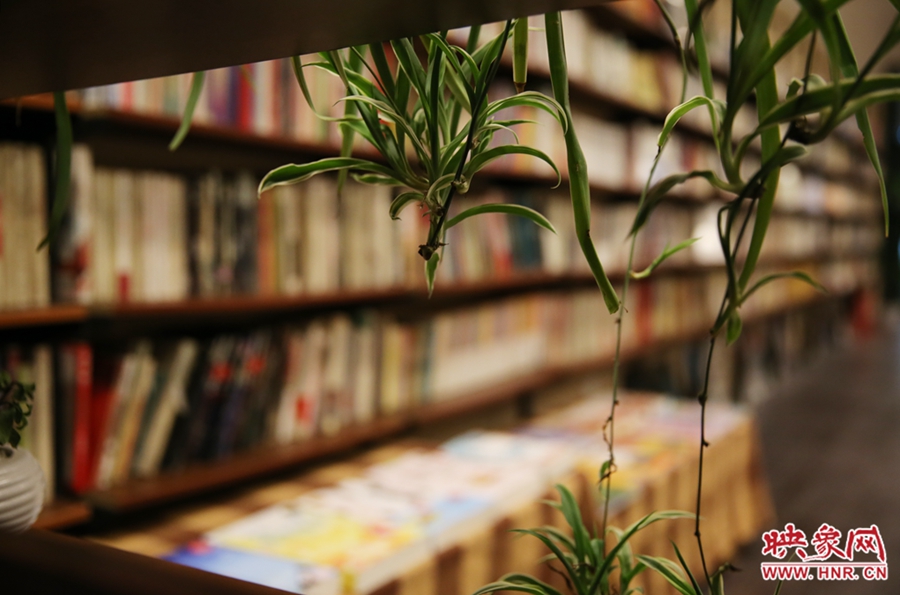 書店內(nèi)的裝飾。