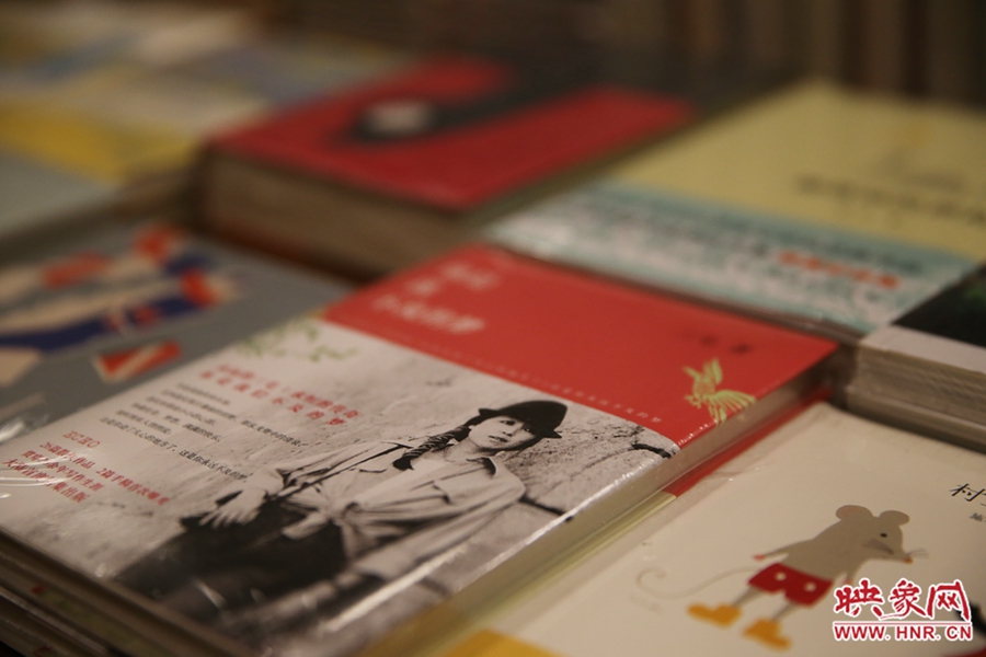 書店內(nèi)的書。