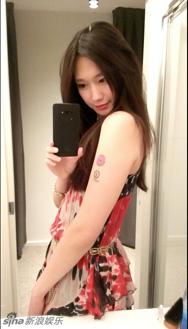 有顏有胸！日本變性美女性感迷人走紅網(wǎng)絡(luò)