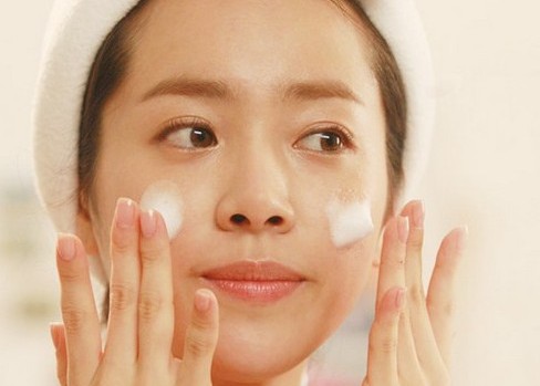 面對肌膚不要自欺欺人 護(hù)膚每個(gè)步驟缺一不可