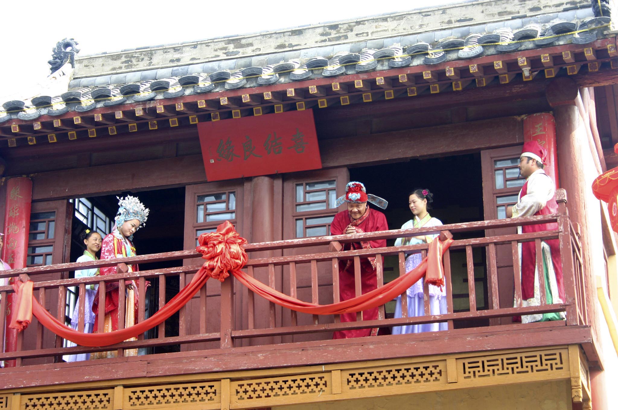 五一小長假 清明上河園讓您high個(gè)夠